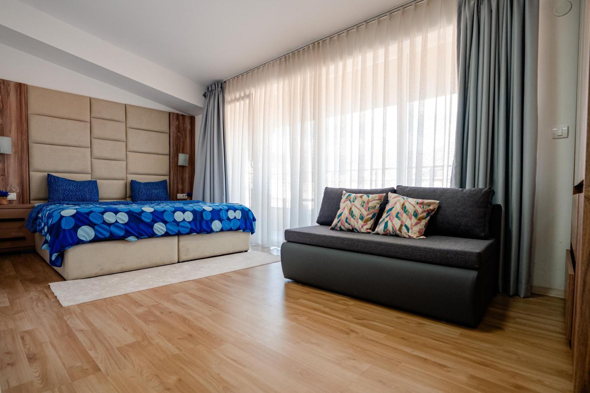 Apartment Center 2 *